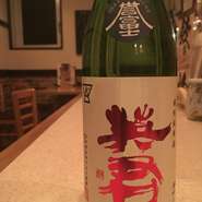 こちら誉富士と言う、静岡のお米を使用してます。とにかく滑らかですごく飲みやすいです。飲み過ぎ注意な一本です。