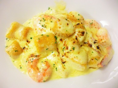 かぼちゃのニョッキと小海老とポルチーニ茸のクリームソース和えグラタン風