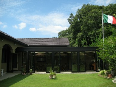 緑豊かなガーデンに囲まれたレストランです