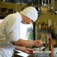 イタリア本場の料理や日本人向けにアレンジされたお料理、食べやすい料理、個性的な料理。普段のお食事から結婚式まで、お客様のご要望は様々です。その一つ一つに真摯に向き合っています。