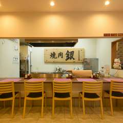 のんびりと過ごせるカウンターで、能登の味に舌鼓