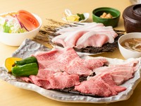 内容：能登牛モモ焼きしゃぶ、能登牛肩焼きしゃぶ、能登牛脂身、能登牛赤身、能登牛脂身上、能登豚肩ロース焼きしゃぶ、能登豚バラ焼きしゃぶ、お肉７品。サラダ、ライス、スープ、小鉢、デザート。