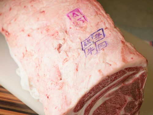 A5ランクのメス牛に押された刻印は、確かな品質である証