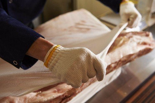 肉の部位に合わせた保存法で、能登牛のおいしさを保持