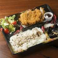 能登豚ﾛｰｽとﾓﾓ計140ｇのﾎﾞﾘｭｰﾑもすごい、お弁当。