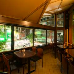 美味しいお酒とお食事は、片町の街の華やかな景色と共に