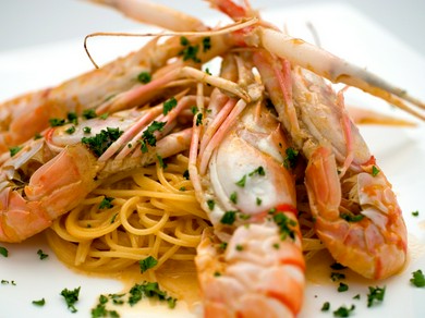 エビの旨味がたっぷり！『手長エビのトマトクリームパスタ』