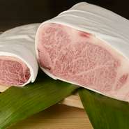 その都度、厳選して仕入れております。
Japanese beef sirloin　　※200g：6100円
