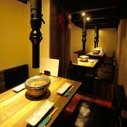 カーテンで仕切られた半個室席