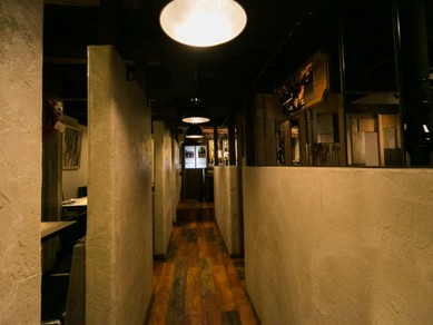 ゆっくりとくるろげる半個室は、2名様〜16名様まで。予約必須！