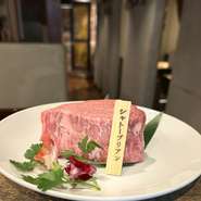 カウンターや個室でゆったり、シャトーブリアンとデザートプレートで記念日を満喫