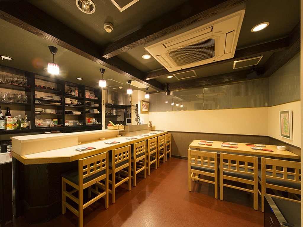 鎌倉野菜と鉄板焼きが自慢。隠れ家的空間で大人合コン