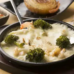 野菜がごろっと！クリーミーな『鉄皿グラタン』