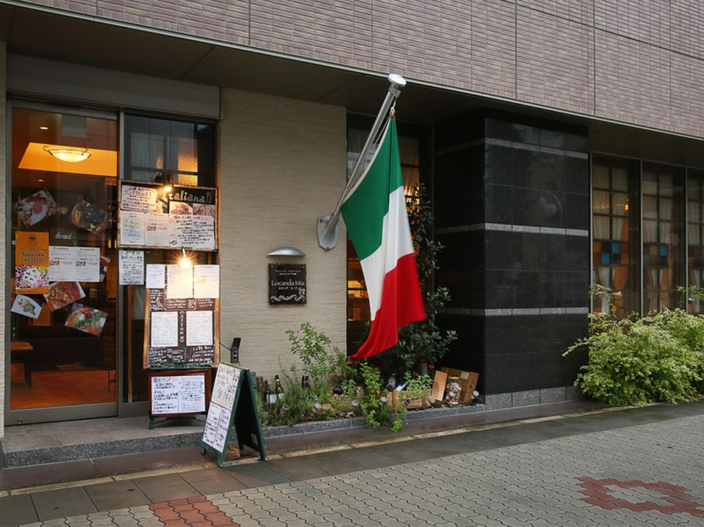 仕事帰りの会社員のオアシスとなっているお店