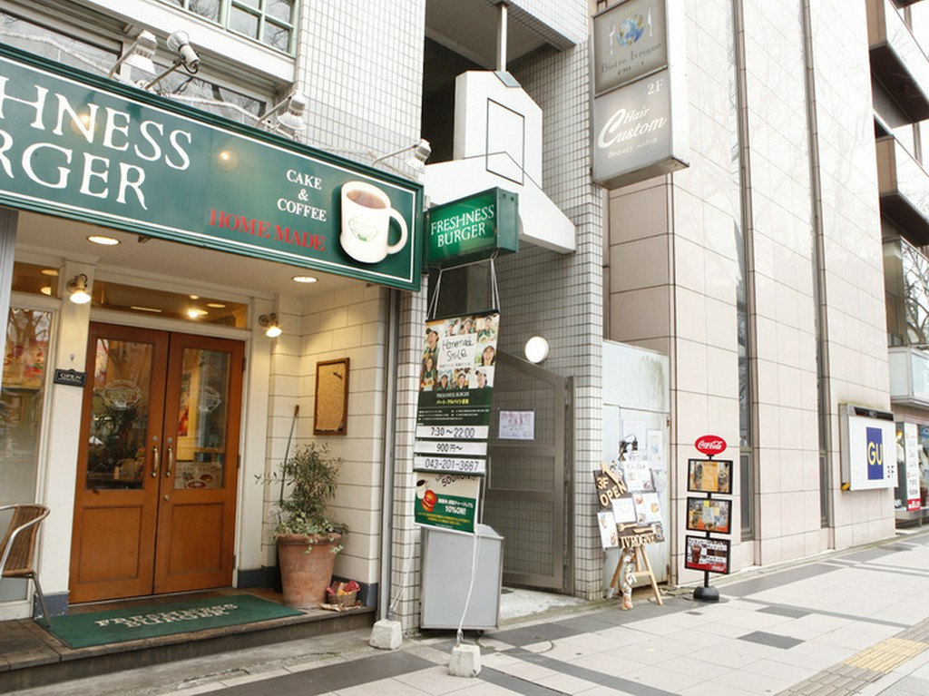 ショッピングの合間に立ち寄れる立地