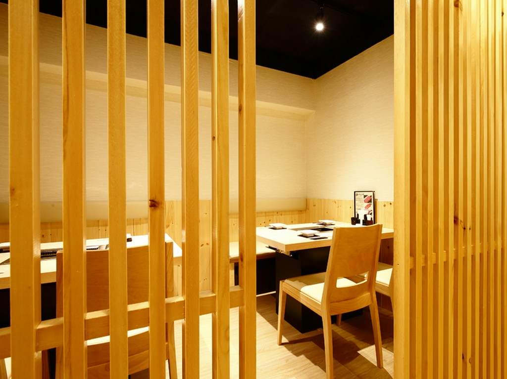 完全個室あり！　木の温もり溢れるおしゃれな空間で黒毛和牛焼肉