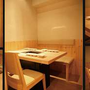 焼肉店に1人で食べに行くのは気が引けてしまうかもしれません。
しかし、焼肉とみひさは1人でも気軽に立ち寄っていただけるようなお店にしたいと思っています。
実際、お一人様は多くご来店されているんですよ。