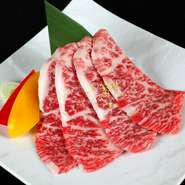 こちらのメニューは焼いてお出しします！
レアなステーキをポン酢と辛しでさっぱりとお召し上がりください！