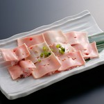 豚のハツモトでコリコリした触感が楽しい!
牛のコリコリは硬くて食べにくいんです。
油面から焼いて召し上がれ!