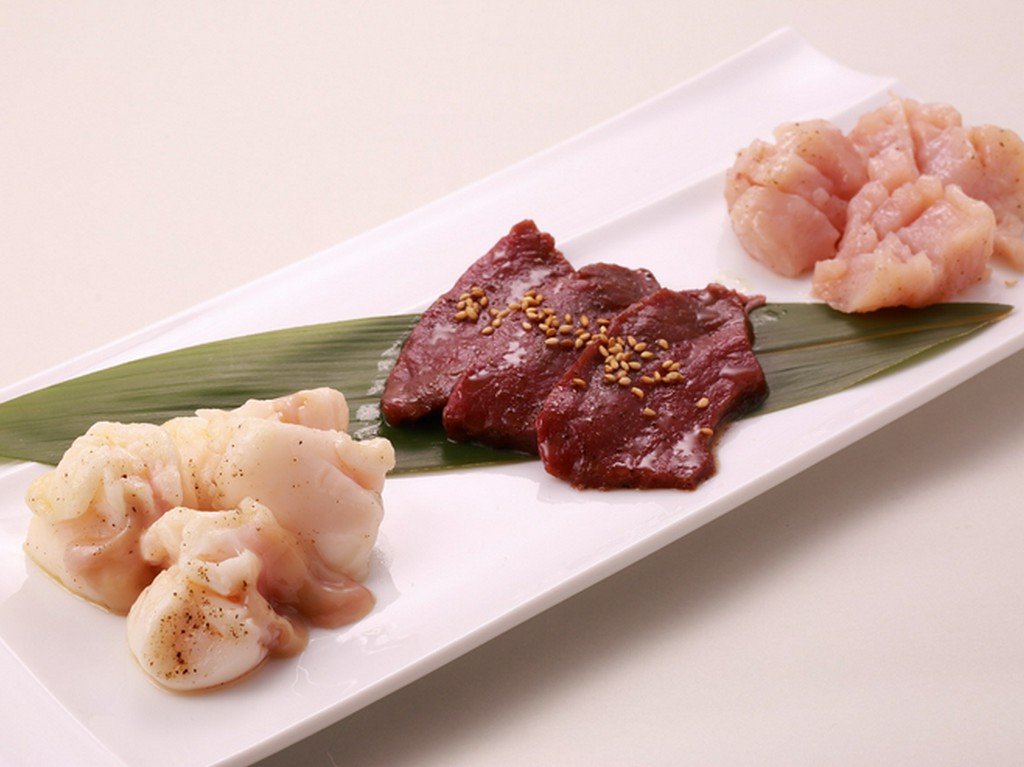 不動の人気部位『本日のホルモン盛合わせ3種』