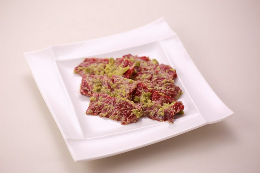 ほどよい辛さが大人の味わいの『牛ハラミわさび漬け』