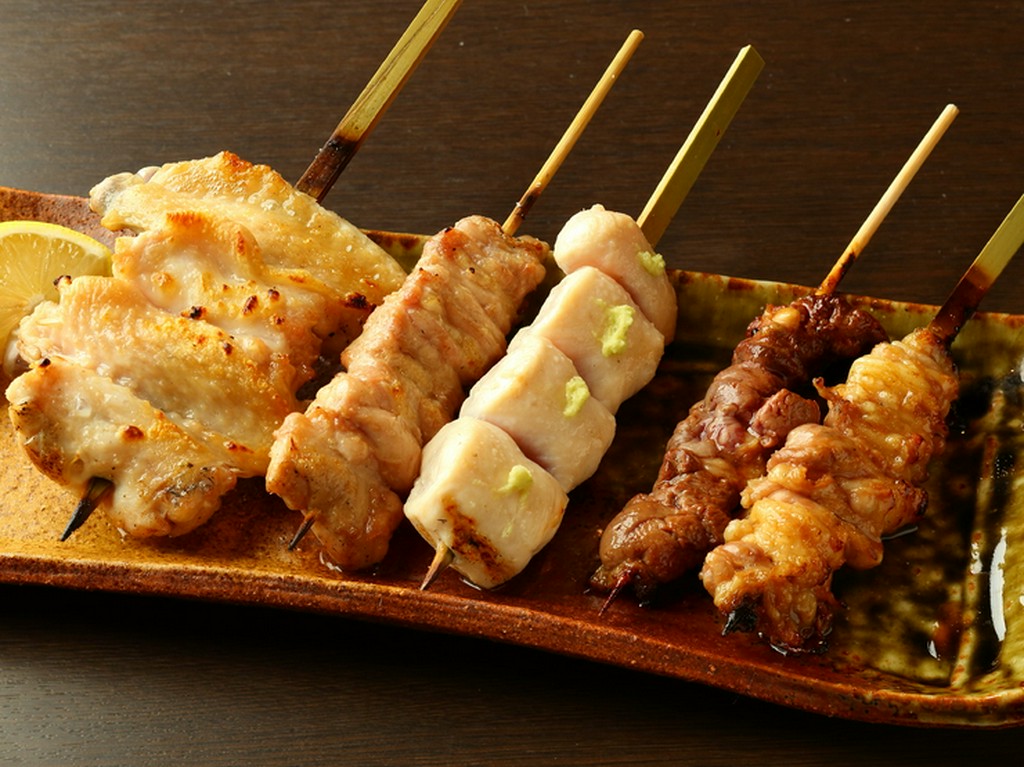 ふっくらジューシーな大山鶏。希少部位も揃っています