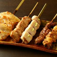 ふっくらジューシーな大山鶏。希少部位も揃っています