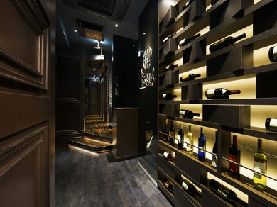 シックで落ち着いた雰囲気、清潔感を感じられるお店