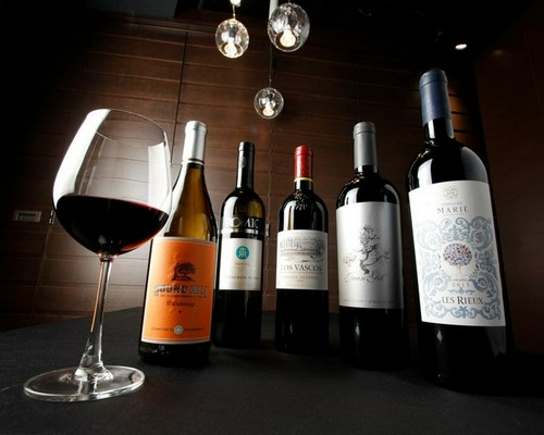 本当の美味しさを教えてくれる、ソムリエ厳選のワイン