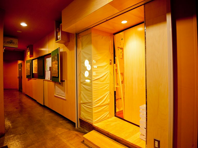 あたたかな雰囲気が心地よく、心までくつろげる大人の隠れ家