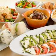 全料理に体が喜ぶココナッツやアボカド、米胚芽油、マカダミアなどのヘルシーオイルを使用。2H飲み放題付のコースは4000円～ご用意。神戸牛と珍しいキノコのアヒージョなど『ふわり』らしい料理をお楽しみ下さい。