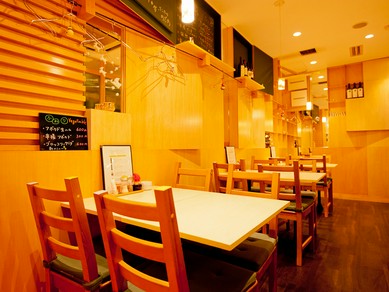 三宮、東門街内にある優しげな木の温もり感じるレストラン