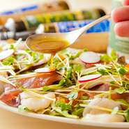 スタッフ全員がジュニア野菜ソムリエの資格を持っています。また、ココナッツオイルや、アボガドオイルをブレンドした美味しい創作料理をいただける贅沢。オイルを購入することもできます。