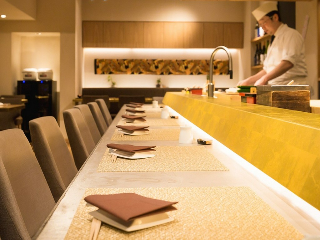 自分のペースで料理とお酒を味わえるのが、一人飲みの醍醐味