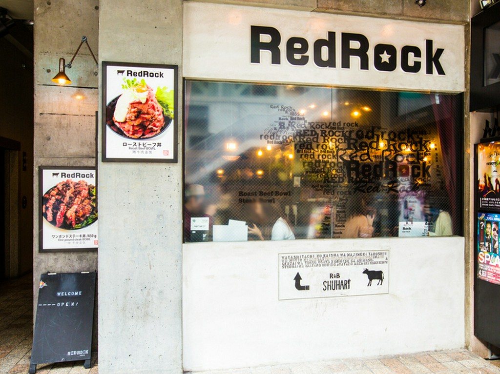 カフェのようなオシャレで過ごしやすいバルスタイルの店