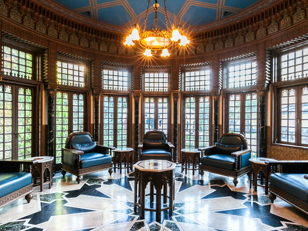 伯爵邸の重厚で趣き深い設えが、現代に蘇る