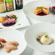 坂井シェフの感性が光る料理もさることながら、ここではアルザスの本店同様のスペシャリテも数多く登場します。特に、本店より直送されるスパイスを使った鵞鳥のフォアグラのテリーヌなどは必食のひと皿です。