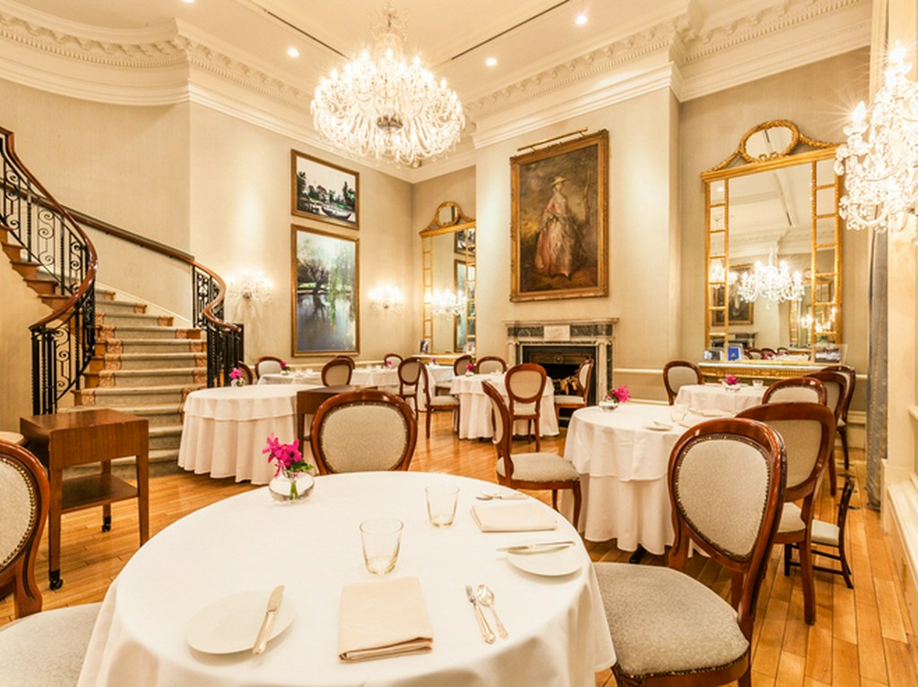 贅を尽くした異空間で美食を味わう悦び