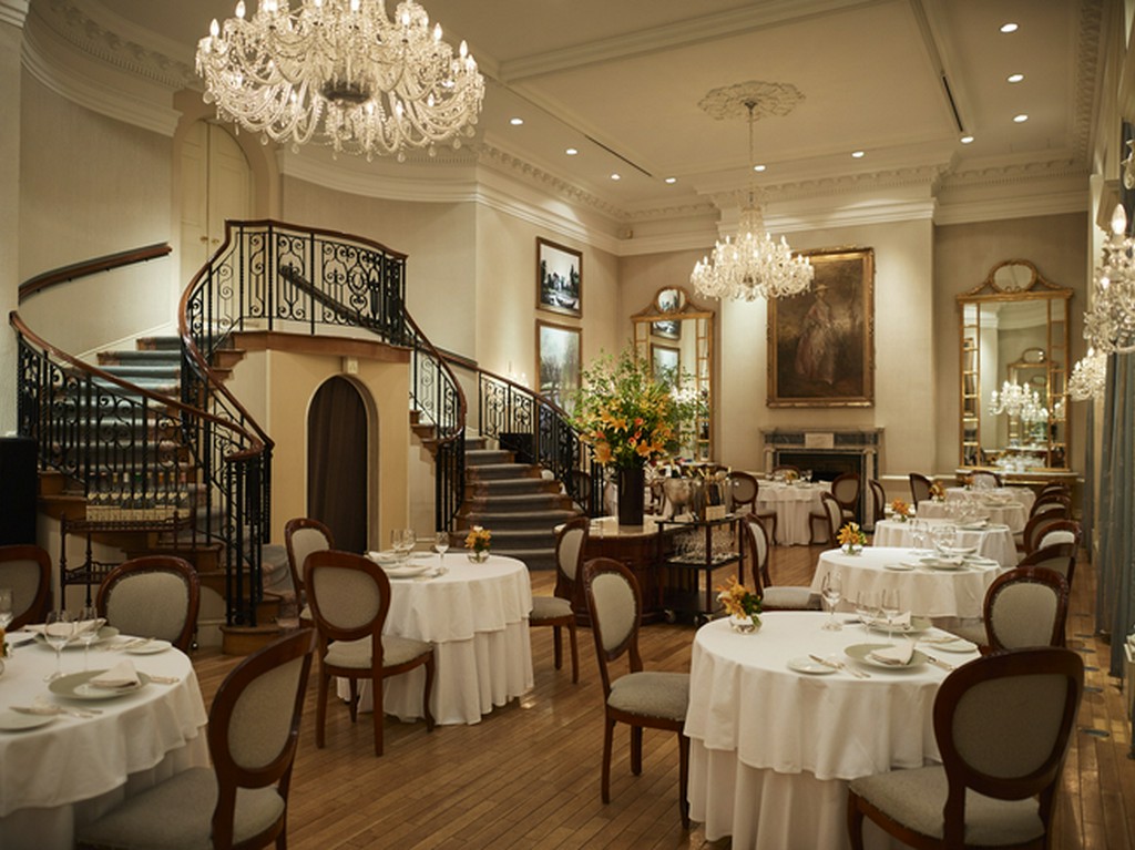 贅を尽くした異空間で美食を味わう悦び