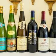 ワインは蔵元を何度も訪れ、試飲をして味を確かめた上でセレクトし、およそ200種をオンリスト。特に本店のあるアルザス地方の白ワインは豊富なラインナップで、すべて蔵出しというこだわりようです。