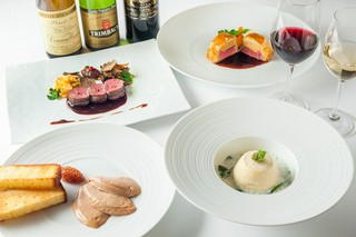 ご接待など少人数での特別な会食に最適な個室も充実。