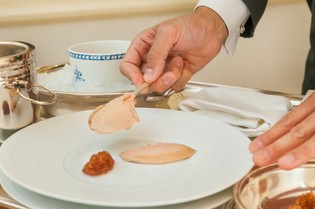 『鵞鳥のフォアグラのテリーヌ オーベルジュ ド リル風』