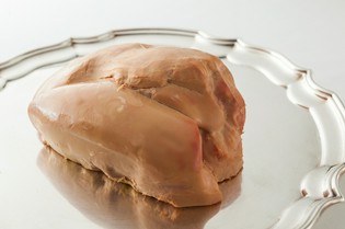 鴨よりも滑らかで、濃厚な味わいが特徴のガチョウのフォアグラ