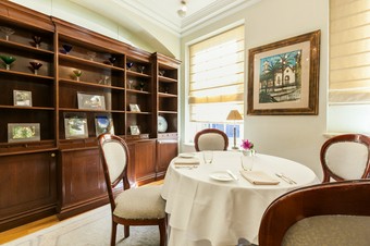 2名から15名まで、さまざまなシーンに対応する4つの個室