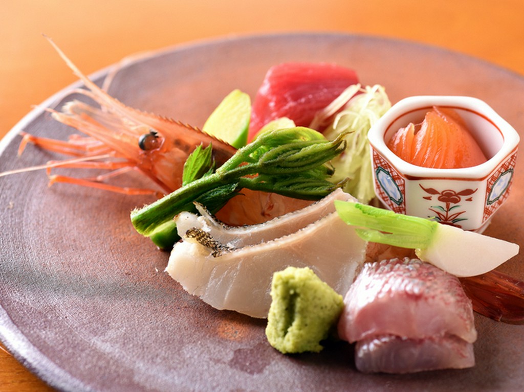 南茅部に噴火湾。地場の旨い魚が味わえる『お造り』