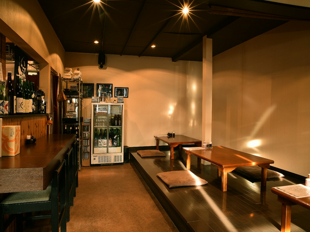 小上がりでゆったりと腰を据えて楽しんでいただけます