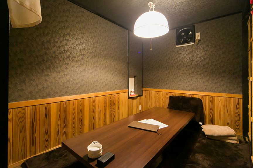 アットホームな雰囲気の漂う店内、木のぬくもりに心がなごみます
