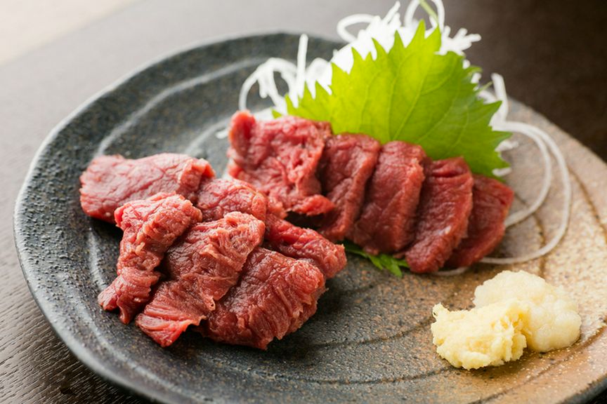やっぱりはずせない、新庄名物『馬刺し』