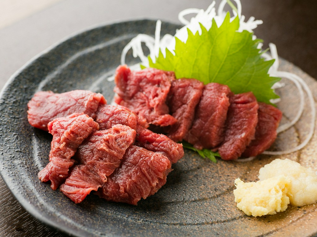 やっぱりはずせない、新庄名物『馬刺し』