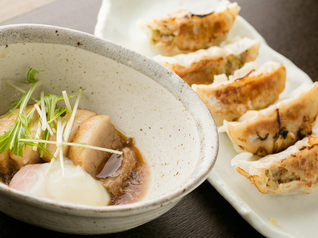 餃子とや豚の角煮で「米の娘豚」のおいしさを満喫